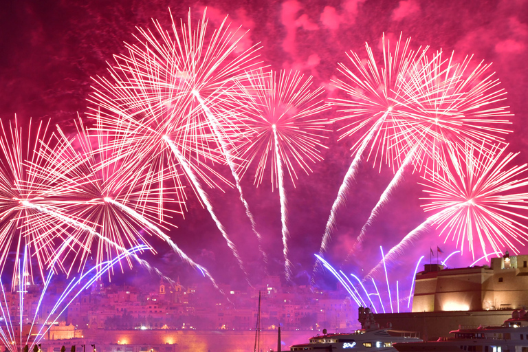 Sliema: Fernandes Fireworks Festival Cruise w/ Dinner+Drinks Without Transportation