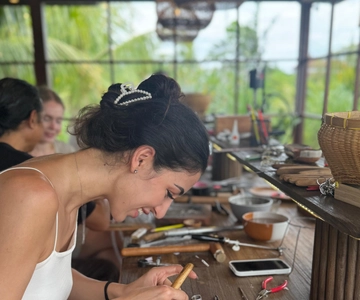 Bali: Seminyak Jewelry Making Class with 7 Grams of Silver