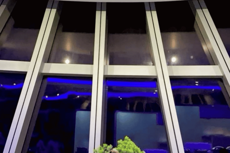 Colombo: Lotus Tower 360° Revolving Buffet & Tuk-Tuk Safari Meet at Lotus Tower Entrance: Restaurant Lunch/Dinner Buffet