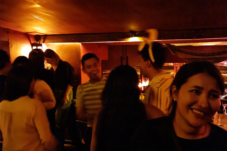 La Paz: Pub Crawl with 3 Drinks and Local Guide