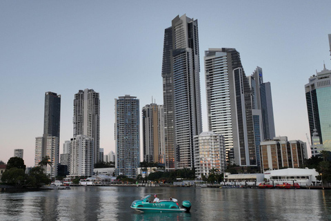 Gold Coast: Luxury Boat Tour