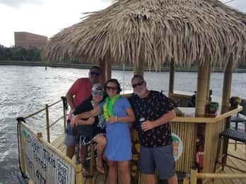 Tampa Bay: 3 Stunden - Tampa Bar Hop Tiki Cruise