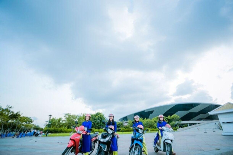 Da Nang: Tour privato della città con Ao dai Rider in scooter