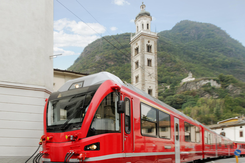 Depuis Milan : Excursion d'une journée à St Moritz et dans les Alpes avec le train rouge de la Bernina