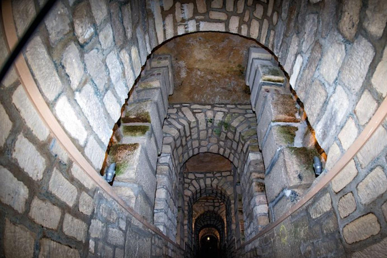 Paris Catacombs Guided Tour With Restricted Rooms Paris: Skip-the-Line Catacombs Tour with Restricted Areas