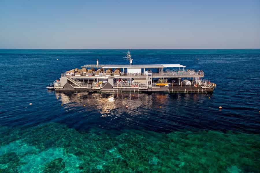 Von Airlie Beach aus: Great Barrier Reef Pontoon Experience. Foto: GetYourGuide Von Airlie Beach aus: Great Barrier Reef Pontoon Experience. Foto: GetYourGuide