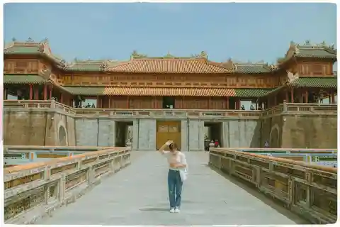 Hue Private City Highlights Tour with Female Tour Guide