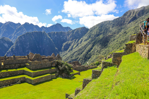 Cusco: Machu Picchu Circuit 2, całodniowa wycieczka z transferem pociągiemWycieczka z biletem wstępu do Machu Picchu