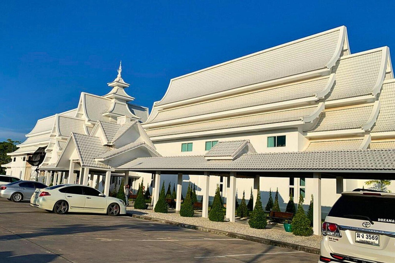 Journée complète à Chiang Rai : 3 temples, Triangle d&#039;Or et tour en bateau