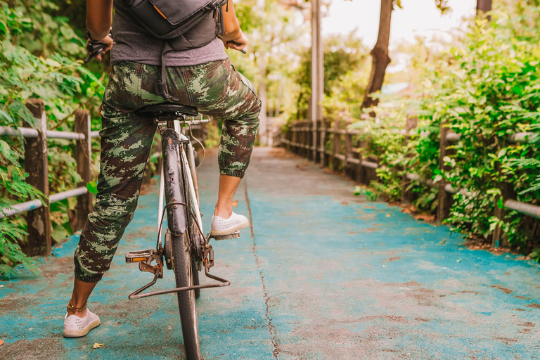 Bangkok: Mercato di Khlong Toei e tour in bicicletta dell&#039;isola di Bang KrachaoTour privato con punto d&#039;incontro