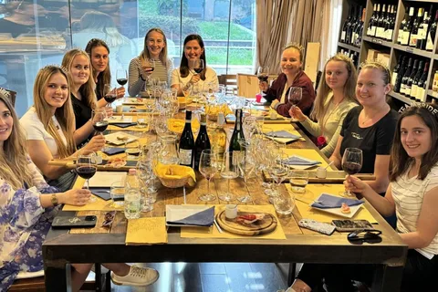 Como: Cata de vinos con quesos y embutidos