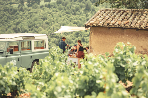 Private Tour durch Beaujolais und Burgund mit dem Land Rover