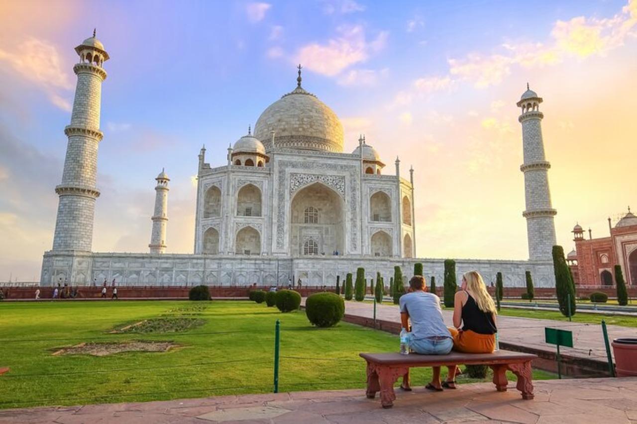 Von Delhi: Taj Mahal bei Sonnenaufgang & Rotes Fort – alles inklusive