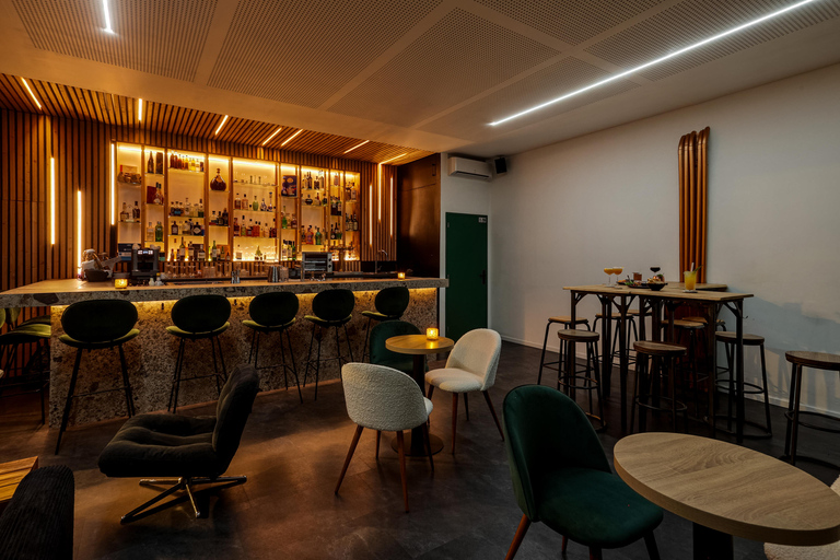 Cocktail classes with a professional (hands-on workshop) Cocktail class with a professional (hands-on workshop)