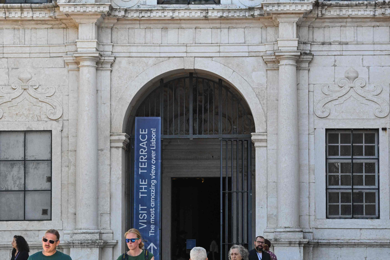 Lisbon: Graça Church Entry Ticket with Drink on the Terrace