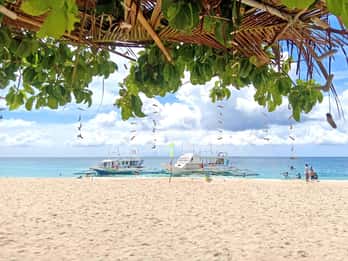 Boracay: Island Hopping Boat Tour with Crystal Cove Entry