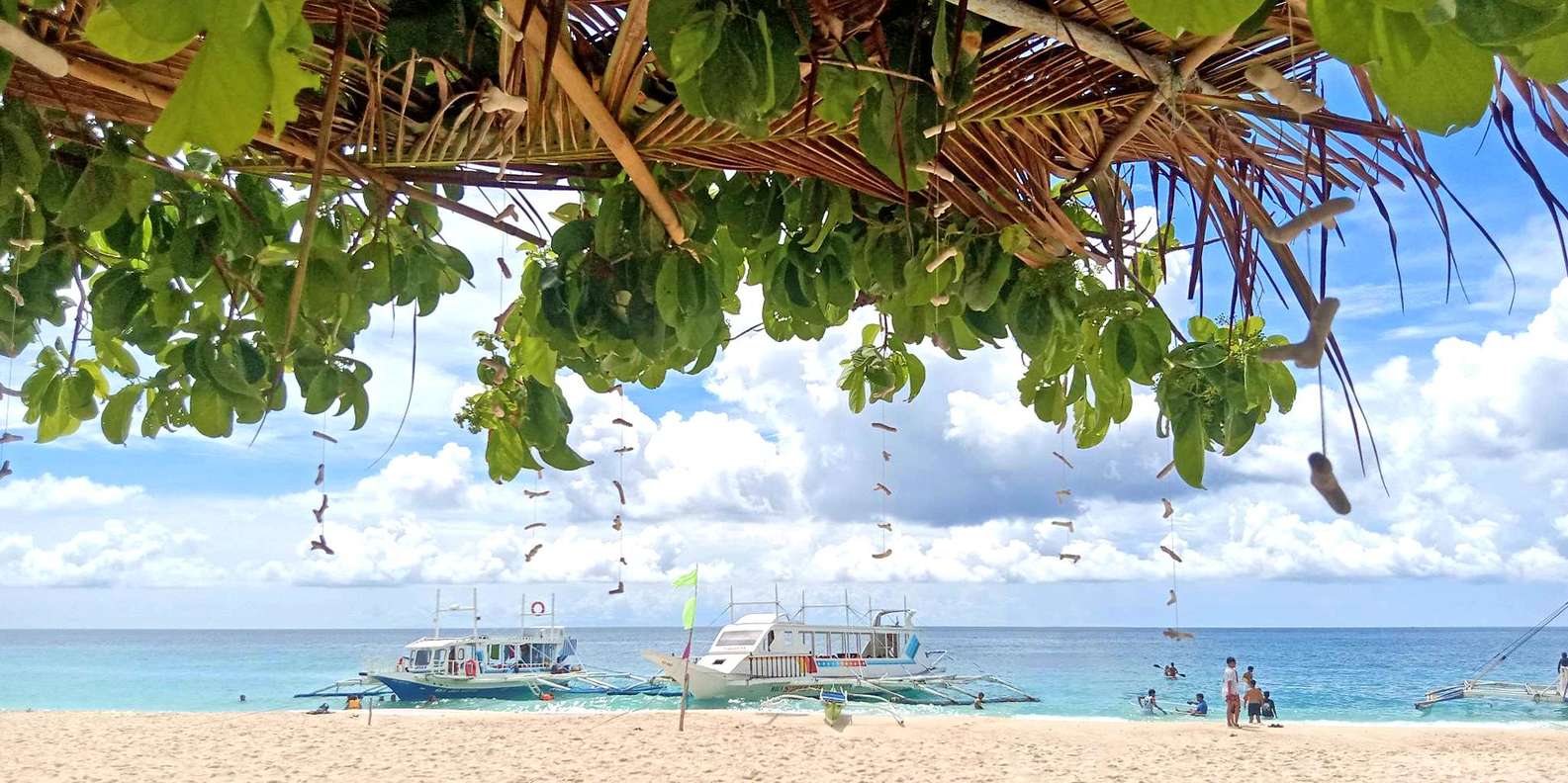 ボラカイ島：クリスタルコーブ入場付きボートツアーをご案内します