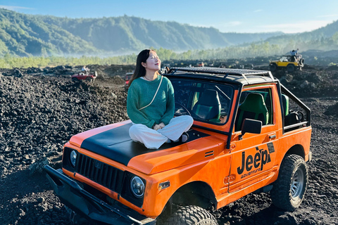 Ubud : Mount Batur Jeep Sunrise with Breakfast & privat jeep Ticket for hot spring Meeting point ( No transport)