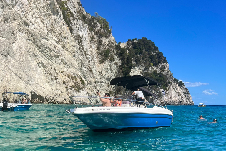 Laganas : Coucher de soleil sur les Myzithres en bateau rapide VIP