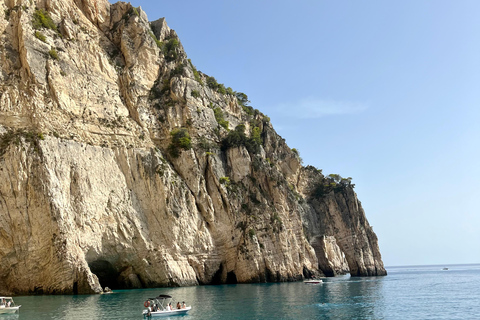 Zakynthos: Sköldpaddsön och Keri-grottorna med glasbottnad båtHalvdagsutflykt med hotelltransfer