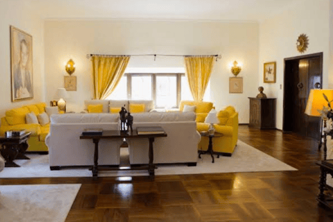 Bucharest: Royal Buildings Tour with Lunch