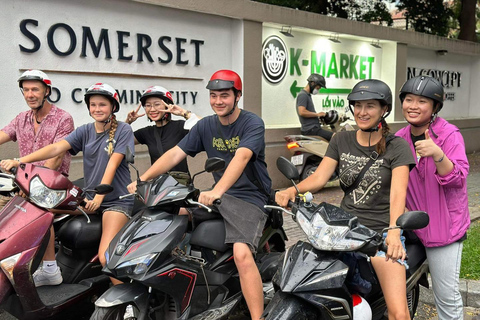 HCM: Melhor comida de rua e excursão turística com um guia amigávelHCM City: Visita à comida de rua de mota com um guia simpático