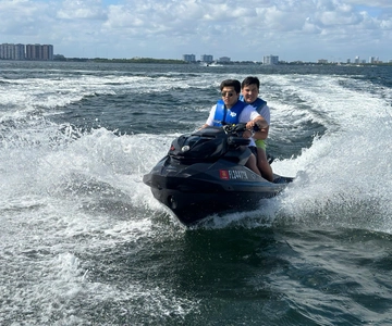 Miami: Miami Beach Jetski Ride with Boat and Drinks