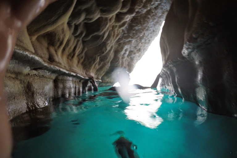 From Muscat: Wadi Shab and Sur Day Trip with Boat Ride
