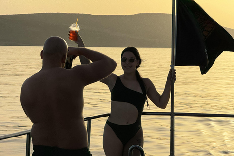 Från Paphos: Blue Lagoon Sunset Cruise med bad, BBQ och vin