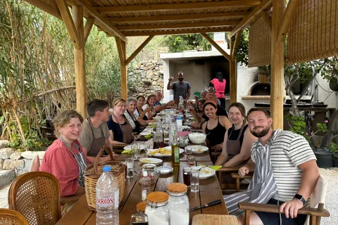 Mélanes : Ferme de Naxos Perivoli et cours de cuisine au feu de bois