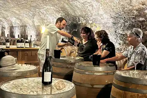 Châteauneuf-du-Pape: Exclusive Private Tour for Connoisseurs