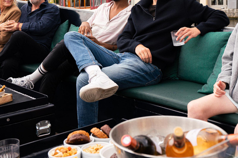 Amsterdam: Rejs łodzią z przewodnikiem i opcją nieograniczonych napojówBilet rodzinny