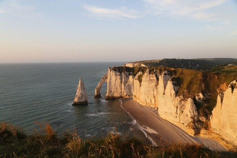 Caen: Klify Étretat - prywatna wycieczka z przewodnikiemCaen: Wycieczka z przewodnikiem po klifach Etretat