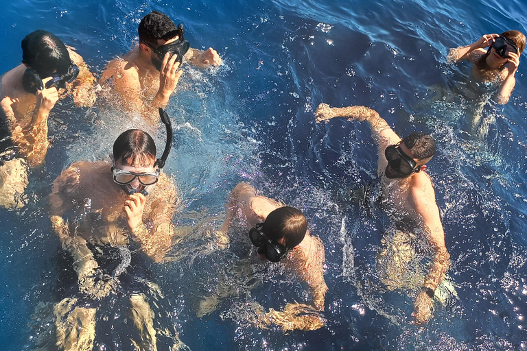 Larnaca: Yellow Submarine Swim Cruise with Unlimited Drinks