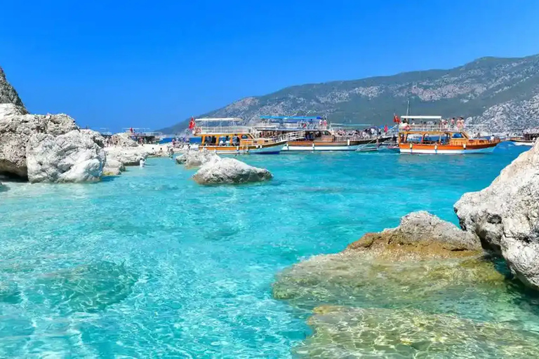 Suluada: Crystal Bays Boat Trip with Lunch