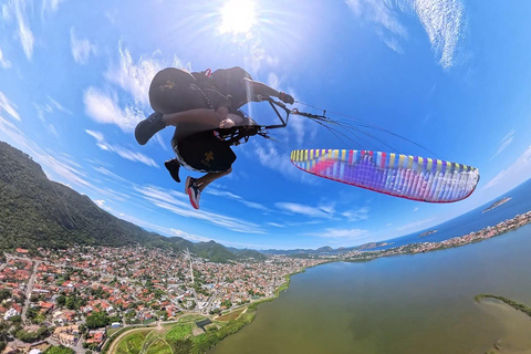 Rio de Janeiro: Tandem Paragliding Flight in the Parque da Cidade (City Park) in Niterói Rio de Janeiro: Tandem Paragliding Flight in Niterói City Park