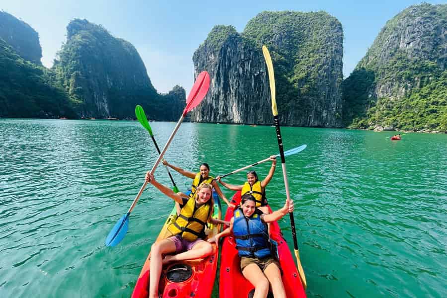 Hanoi: Halong-Bucht – Tageskreuzfahrt mit Mittagessen, Höhle & Kajak. Foto: GetYourGuide