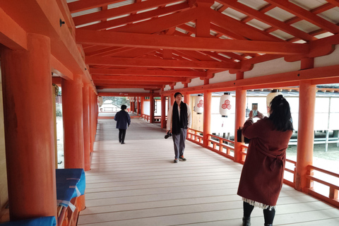 Hiroshima: 5.5-Hour Highlights Tour with Professional guide