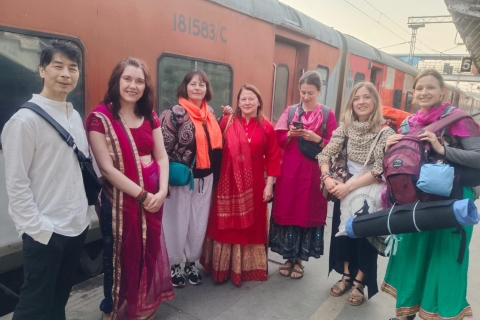 Visita de un día a la ciudad de Agra en tren desde Nueva DelhiBilletes de tren, transporte privado y servicios de guía turístico
