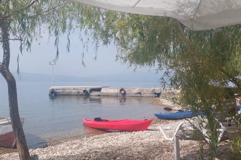 Wandelen door bergdorpjes en strandmiddag, vanuit Ohrid.