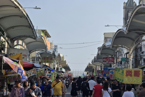Taipei to Kaohsiung Highlights: Private Day Tour