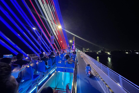 Phnom Penh: Night Bus Tour with Drinks, Snacks, and Music