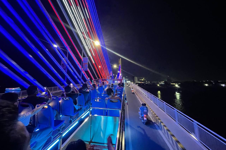 Phnom Penh: Night Bus Tour with Drinks, Snacks, and Music