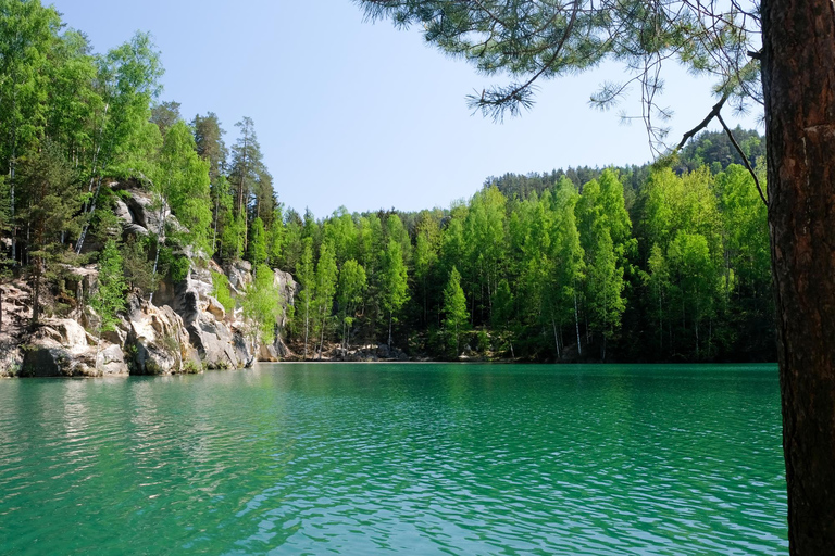 Excursión de un día de Breslavia a la Ciudad de la Roca en Adrspach y al Castillo de KsiazExcursión de un día a la Ciudad de las Rocas de Adrspach y al Castillo de Ksiaz