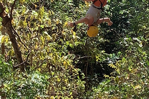 Tamarindo: Tirolesa na selva costarriquenhaTirolesa na selva costarriquenha