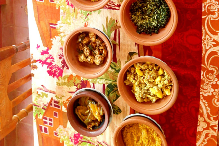 Kandy: Traditional cooking class in a village with transport