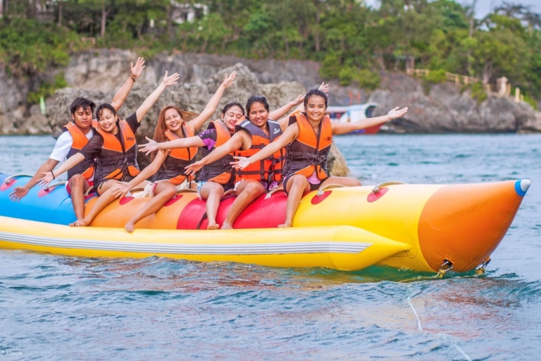 Bananenboottocht en heldere kajakervaring in Coron PalawanBananenboottocht in Coron Palawan