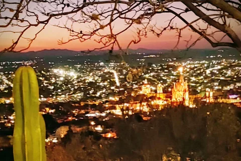 VISITE À PIED DE SAN MIGUEL AU COUCHER DU SOLEIL
