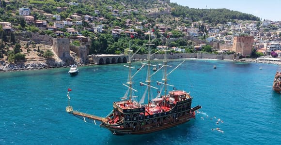 Alanya: Pirate Ship Cruise with Daytime or Sunset Option