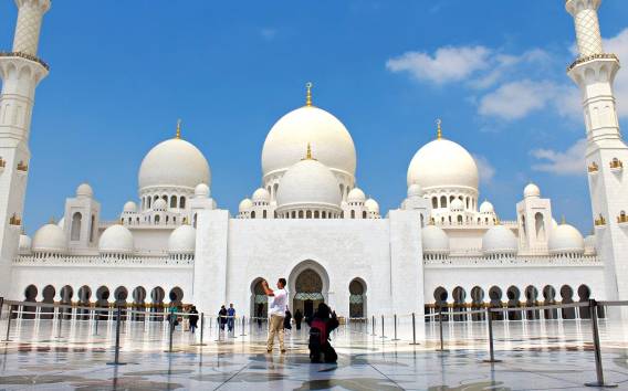 Von Dubai aus: Sheikh Zayed Moschee, Abu Dhabi Sightseeingtour